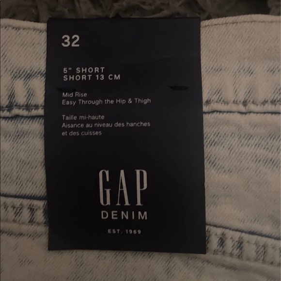 Gap Mid Rise Denim Shorts 5” short size 32 - Picture 3 of 4
